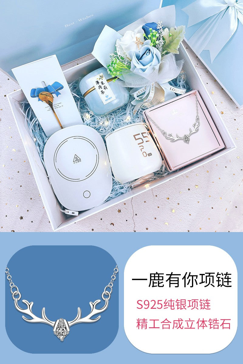 National Day teacher girls birthday gifts practical to send girlfriends girlfriend girlfriend gifts high-end marriage graduation