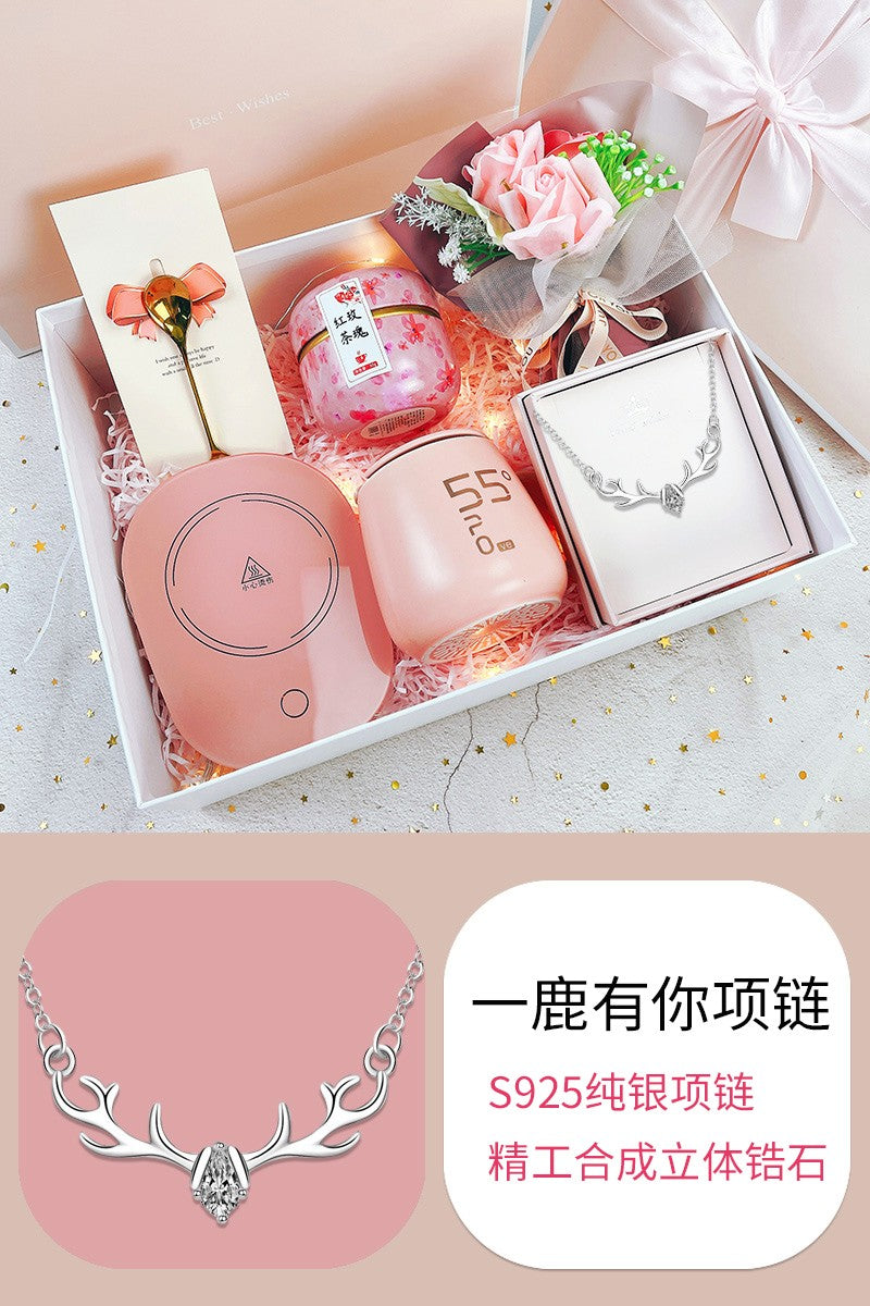 National Day teacher girls birthday gifts practical to send girlfriends girlfriend girlfriend gifts high-end marriage graduation